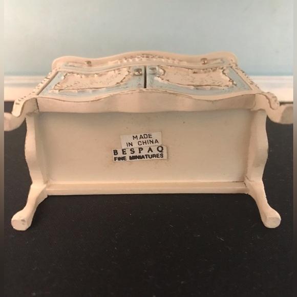 Bespaq Miniature Blue Floral Baby Commode Nursery Changing Table 1/12 scale - Picture 6 of 7